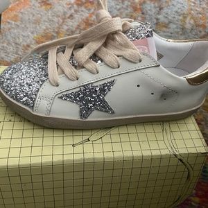 Size 32 Golden Goose sneaker